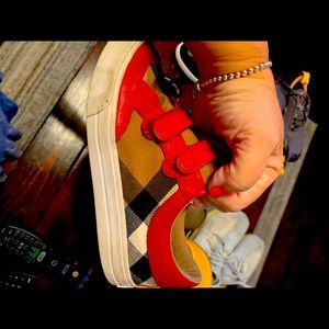 Boys Burberry shoes Size 13 (30)